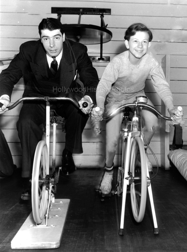 Joe DiMaggio Donald OConnor 1938 DeMille Barn Gym at Paramount wm.jpg